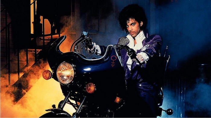 Prince en la película Purple Rain. Imagen: Warner Bros.