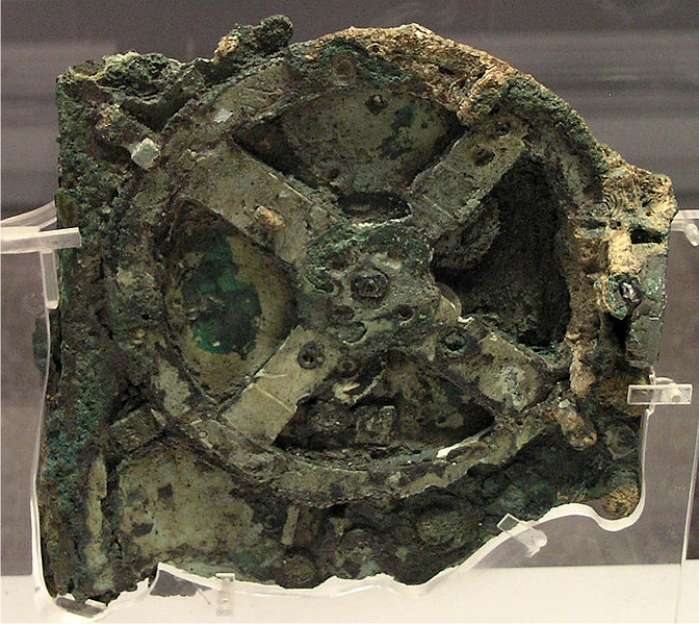 Fragmento principal de la máquina de Anticitera. Foto Museo Arqueológico de Atenas (DP)