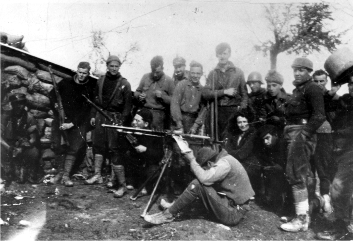 George Orwell, Eileen O’Shaughnessy y miembros de la unidad del Partido Laborista Independiente en el frente de Aragón durante la Guerra Civil española. Foto: DP.