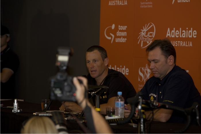 Lance Armstrong en una rueda de prensa. Foto: Paul Coster (CC)