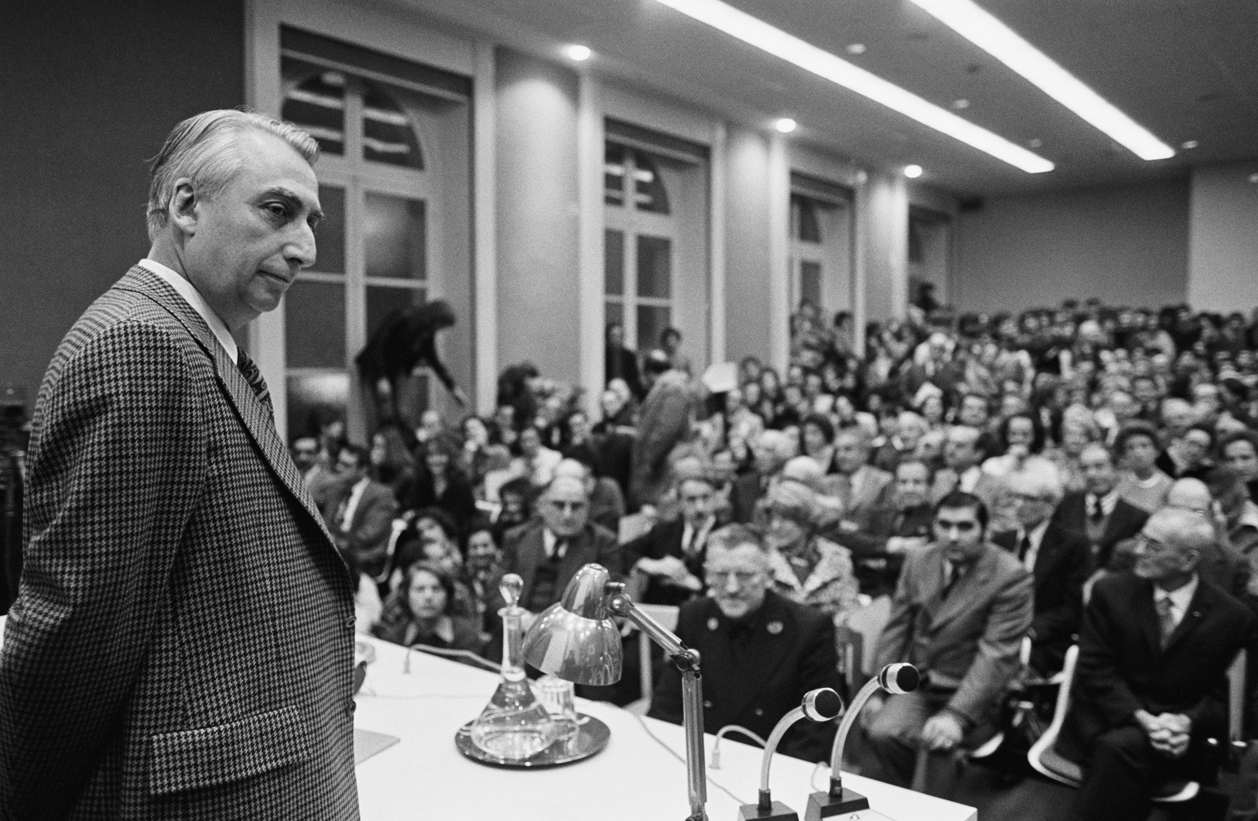 07 Jan 1977, Paris, France --- Roland Barthes, writer, critic and teacher, delivers a speech for his appointment as a professor at the College de France. --- Image by © Jacques Pavlovsky/Sygma/CORBIS