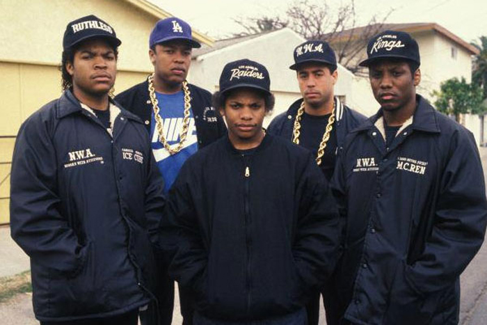 Los nombres de la leyenda, De izquierda a derecha; Ice Cube, Dr. Dre, Eazy-E, DJ Yella, MC Ren. (imagen: Ruthless Records)