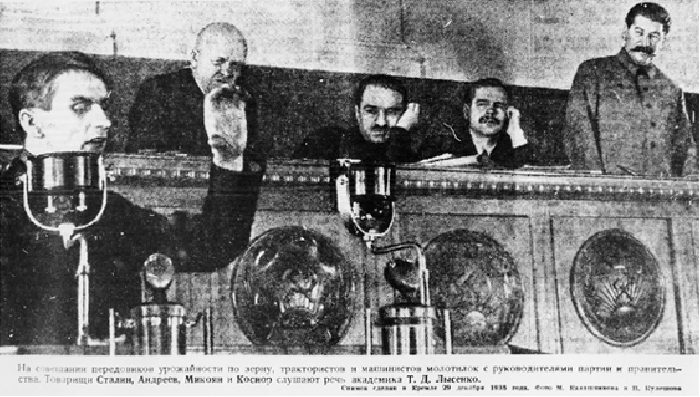 Trofim Lysenko speaking at the Kremlin in 1935. At the back (left to right) are Stanislav Kosior, Anastas Mikoyan, Andrei Andreev and the Soviet leader, Joseph Stalin. Imagen: DP
