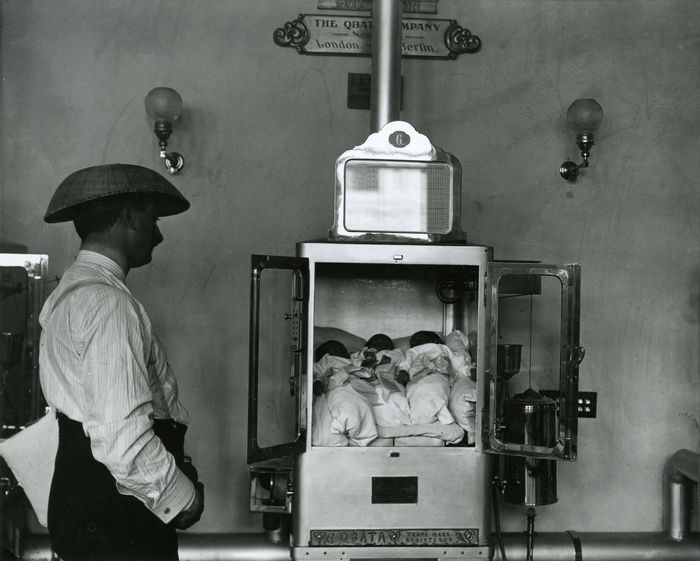 Incubadora de bebés en Coney Island. Fotografía: New-York Historical Society (CC)