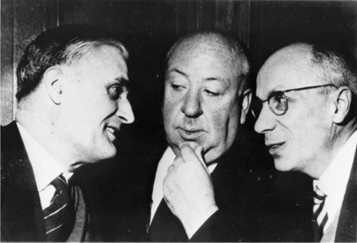 Pierre Boileau y Thomas Narcejac con alfred Hitchcock. Foto: Corbis.