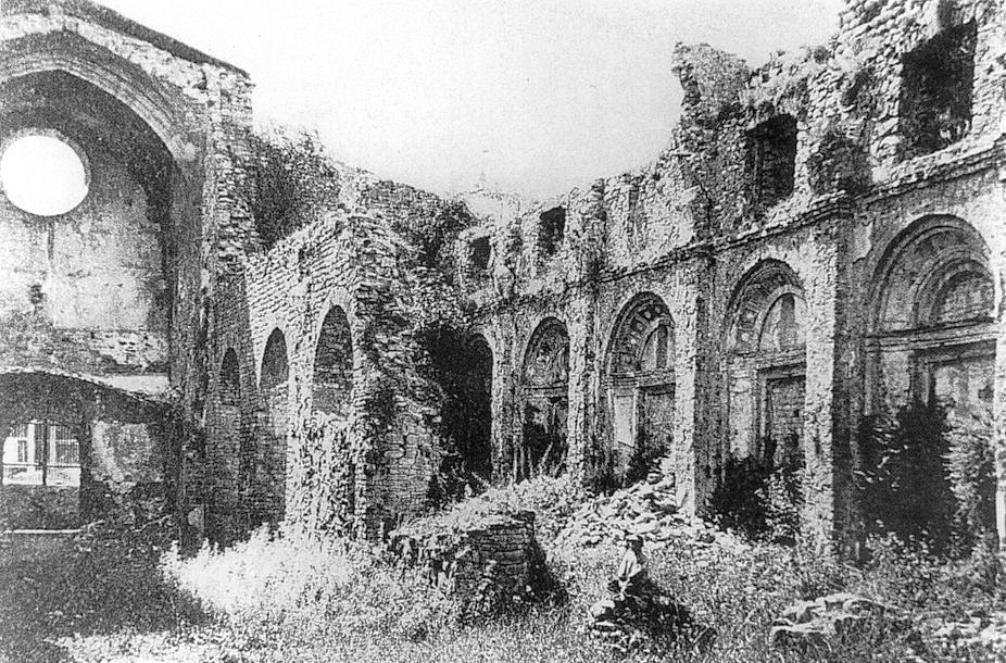 Monasterio de Santa Maria de Ripoll después del ataque e incendio durante las "bullangas" de 1835