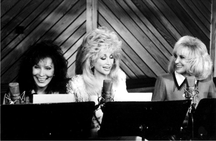 Loretta Lynnn, Dolly Parton y Tammy Wynette. Imagen: Columbia Records.