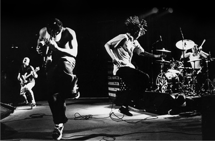 Guerra de bandas 1 Rage Against the Machine. Imagen: Epic Records.