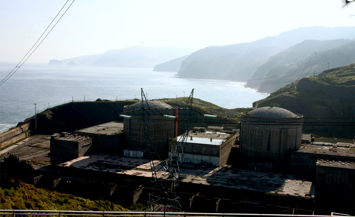 La central nuclear de Lemóniz abandonada sin finalizar las obras. Foto: UKBERRI.NET (CC)