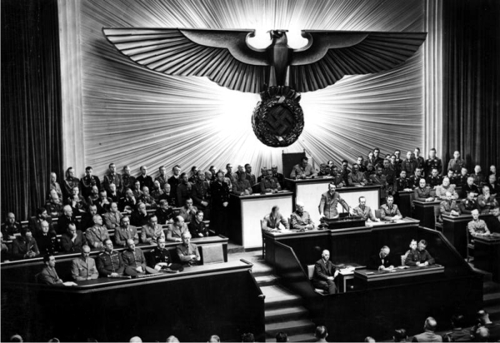 Hitler da un discurso en la Ópera Kroll. Foto: DP.