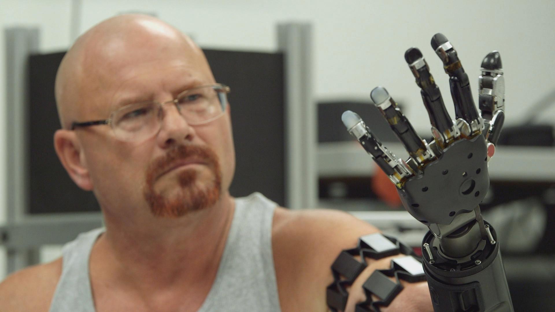 Avances científicos que (casi) pasaron desapercibidos 1 Johnny-Matheny_robotic-prosthetic-arm