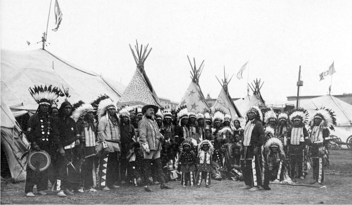 Buffalo Bill con los indios del Wild West Show. Foto: DP.