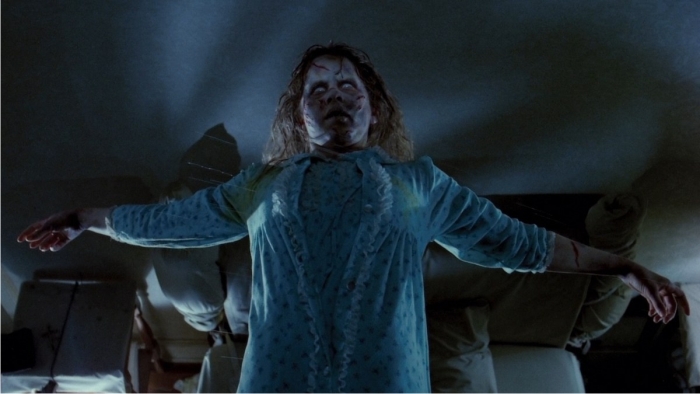 Escena de El exorcista. Imagen: Warner Bros. Pictures.