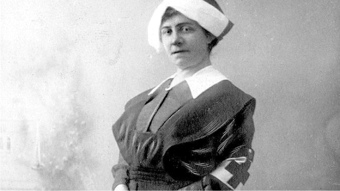 Sofía Casanova en 1916, vestida de enfermera de la Cruz Roja. Foto: DP.