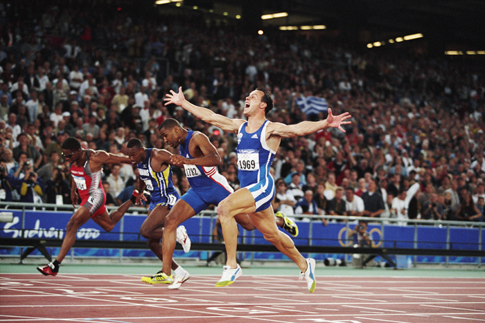 Konstantinos Kenteris ganando la medalla de oro en los Juegos de Sídney 2000. Foto: Corbis