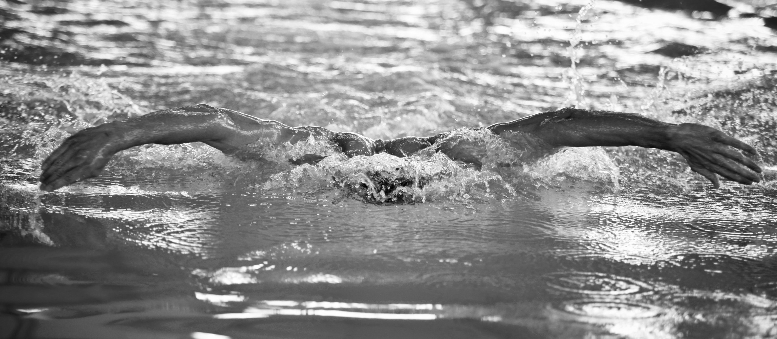 El hombre que cambió (literalmente) las reglas de la natación 2 15 Oct 2012, New York City, New York State, USA --- New york, United States. 15th October 2012 -- Olympic medalist Michael Phelps pictured swimming as he attends a event called Official Training Restaurant of the Phelps Family to support his sister Whitney prior to her participation in the ING New York City Marathon. -- Olympic medalist Michael Phelps attended an event called Official Training Restaurant of the Phelps Family to support his sister Whitney as she runs the ING New York City Marathon on November 4th 2012, at an event organized by Subway in New York. --- Image by © VIEW viewpress/Demotix/Corbis