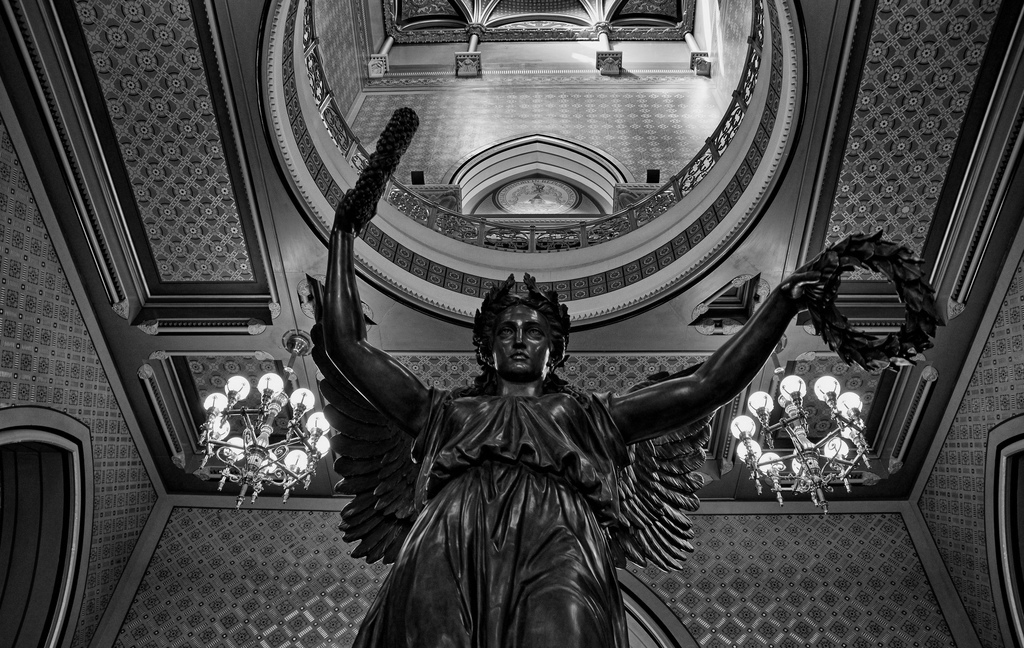 Estatua situada en el Capitolio de Connecticut: The Genius of Connecticut, de Randolph Rogers, 1878. Fotografía: Photo Phiend (CC).