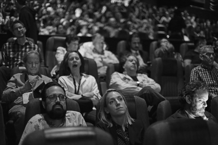 A la espera de hologramas bidimensionales en los Cines Regal de Battery Park.