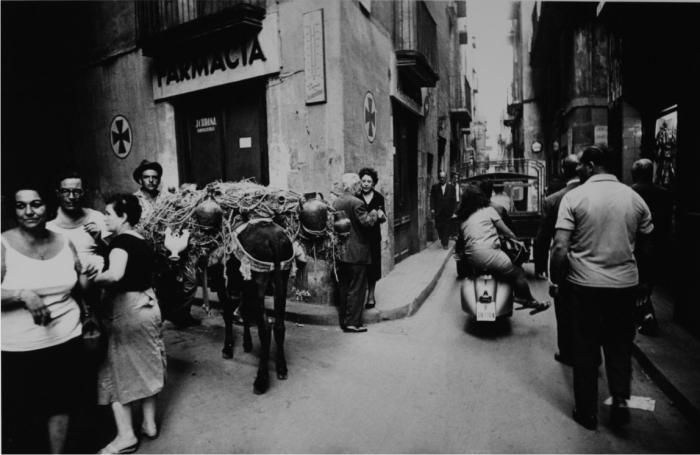 Calle d´Escudellers. Barcelona, 1962. Cortesía de herederas de Xavier Miserachs.
