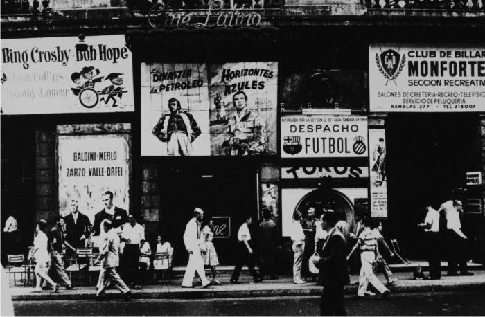 La Rambla. Barcelona, 1962. Cortesía de herederas de Xavier Miserachs.