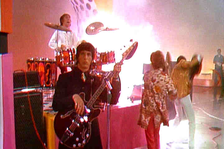 Let me entertain you 1 who-my_generation-1967-smothers_brothers057