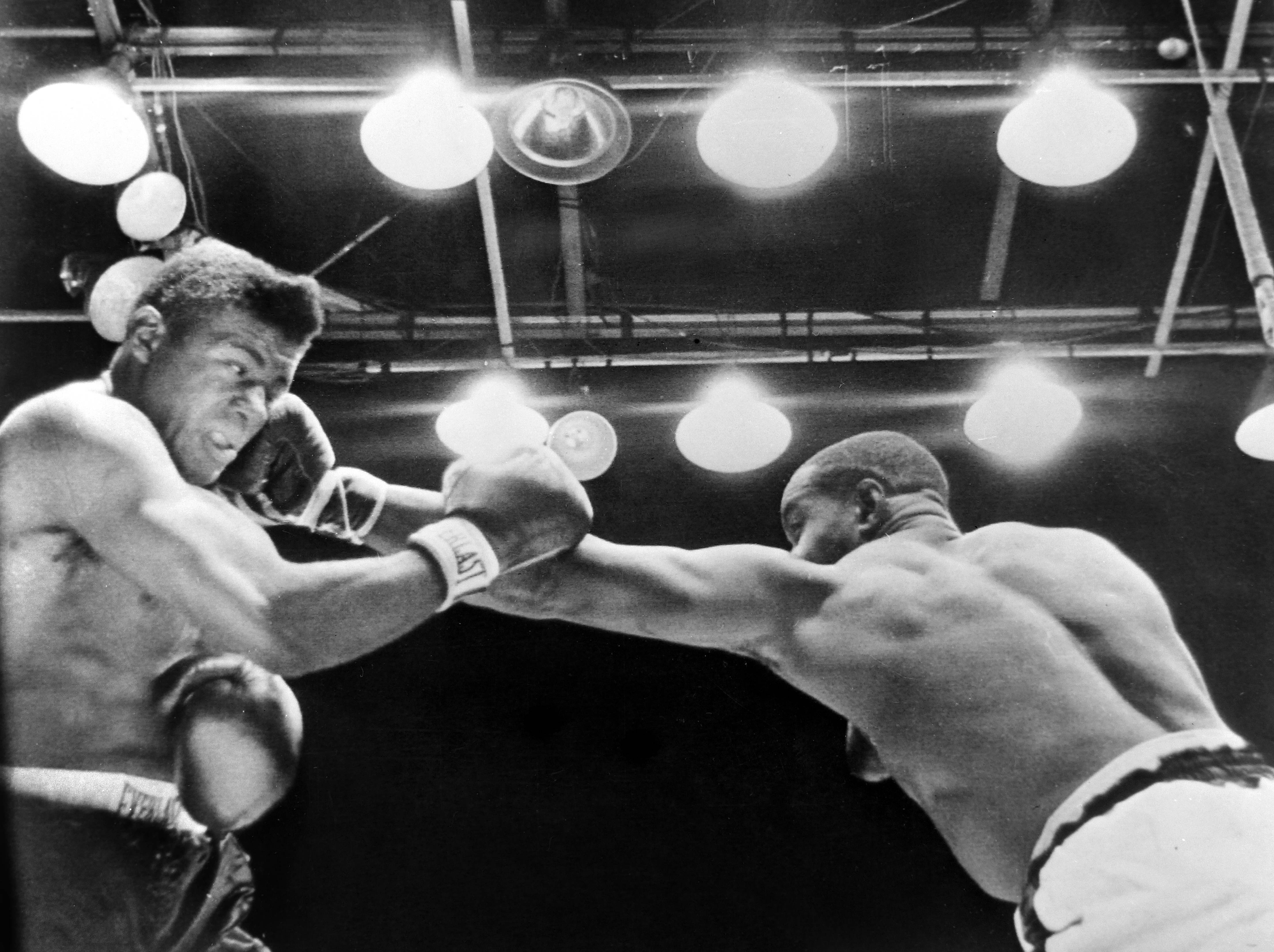 26 SEPTEMBER 1962 SONNY LISTON KNOCKS OUT WORLD HEAVYWEIGHT TITLE HOLDER FLOYD PATTERSON IN 2 MINUTES AND 6 SECONDS TO BECOME THE NEW CHAMPION. COMISKEY PARK, CHICAGO, ILLINOIS, USA.