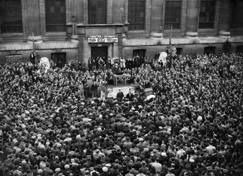 A_huge_crowd_gathered_outside_the_British_Museum,_to_hear_Harry_Pollitt,_General_Secretary_of_the_Communist_Party_of_Great_Britain,_make_a_speech_about_Aid_to_Russia,_1941._D4593