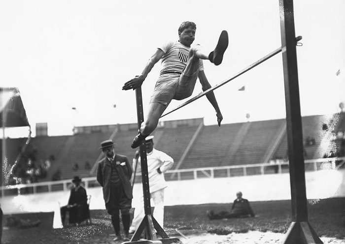 US athlete Ray Ewry (1873 - 1937) wins the standing high jump at the 1908 Summer Olympics in London, 23rd July 1908. (Photo by Topical Press Agency/Hulton Archive/Getty Images)