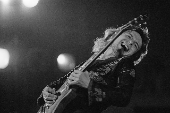 Guitarist Paul Kossoff (1950 - 1976) performing with English rock group Free, at Fairfield Halls, Croydon, London, 12th September 1972. (Photo by Michael Putland/Getty Images)