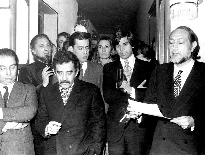 Juan García Hortelano, Carlos Barral, Gabriel García Márquez, Mario Vargas Llosa, Isabel Mirete, Salvador Clotas y J. M. Castellet, 1979. Fotografía cortesía de Planeta de Libros. 