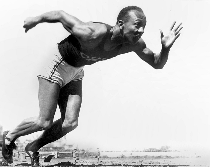 El atleta norteamericano Jesse Owens. Jesse Owens lors d'une compétition dans l'Ohio. 1936. TOP-0005314 Vente uniquement en France. Demander autorisation pour toute utilisation publicitaire.