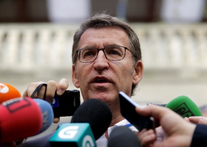 Galician President and member of the People's Party (PP) Alberto Nunez Feijoo talks to reporters outside a polling station after voting in Galician regional elections in Vigo, northern Spain, September 25, 2016. REUTERS/Miguel VidalCODE: X01219