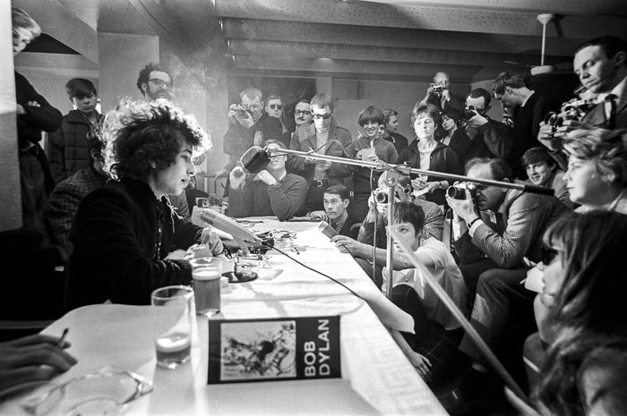 STOCKHOLM 1966-09-28 *For Your FIles* Bob Dylan during anpress conference in Stockholm, Sweden April 28, 1966 during his ' Bob Dylan World Tour 1966/ Kod: 151 **SvD OUT**