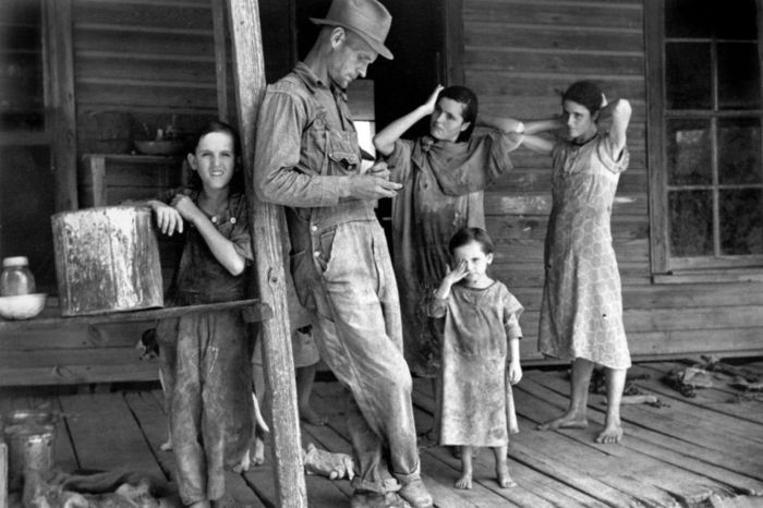 Floyd-Burroughs-and-his-children-–-Tengle-Alabama-1936