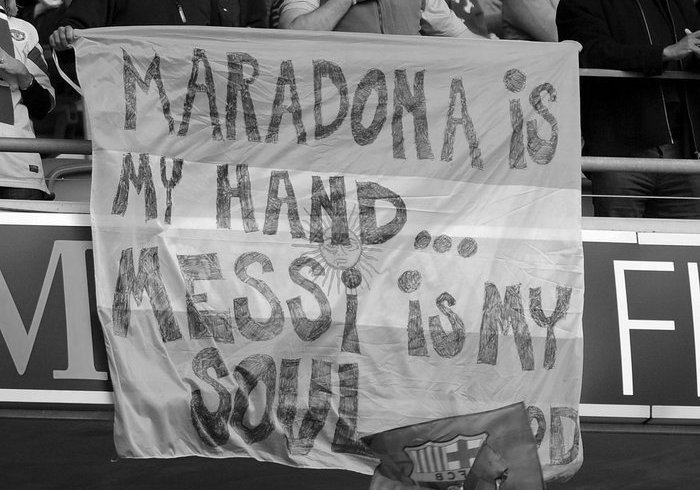 Bildnummer: 07931292 Datum: 28.05.2011 Copyright: imago/Ulmer FUSSBALL CHAMPIONSLEAGUE FINALE SAISON 2010/2011 28.05.2011 FC Barcelona - Manchester United FC Barca Fans mit einem Banner Diego Armando Maradona is my Hand... Lionel Messi (Barca) is my Soul...God PUBLICATIONxNOTxINxSUI ; Wembley London Fussball Herren EC 1 CL League Finale 2010 2011 FC Barcelona Barca Manchester United ManU xdp x2x 2011 hoch Aufmacher SPORTS UEFA CL CHL CHAMPIONSLEAGUE FINAL FANS FAN ZUSCHAUER FUSSBALLFANS FUßBALLFANS PUBLIKUM RANDBILD Image number 07931292 date 28 05 2011 Copyright imago Ulmer Football Champions League Final Season 2010 2011 28 05 2011 FC Barcelona Manchester United FC Barca supporters with a Banner Diego Armando Maradona is My Hand Lionel Messi Barca is My Soul God PUBLICATIONxNOTxINxSUI Wembley London Football men EC 1 CL League Final 2010 2011 FC Barcelona Barca Manchester United ManU x2x 2011 vertical Highlight Sports UEFA CL CHL Champions League Final supporters supporter Spectators Football fans Football fans crowd Edge image