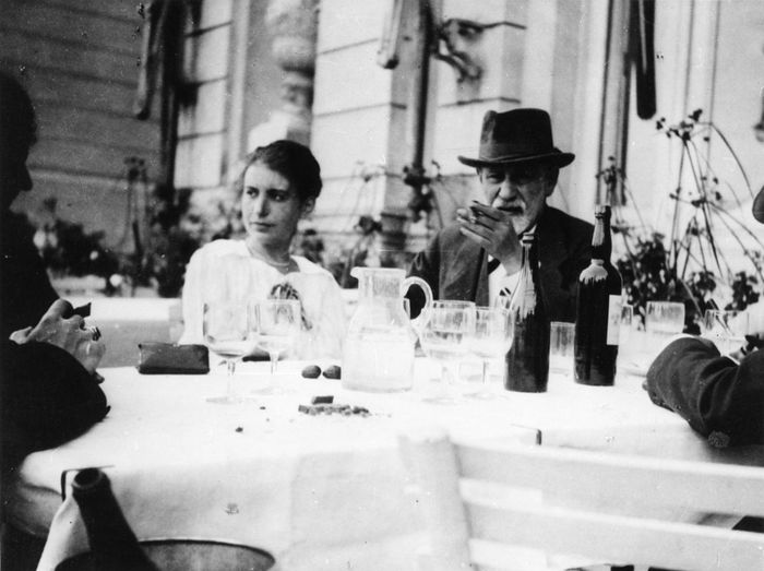 Las hijas heridas de los genios 1 1200px Sigmund Freuds daughter Anna 1920.1