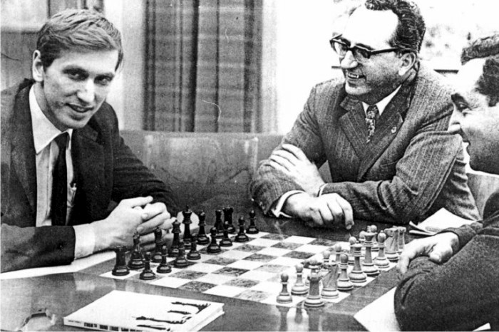 Bobby Fischer frente a Mark Taimánov. Foto: Dutch National Archives (DP)