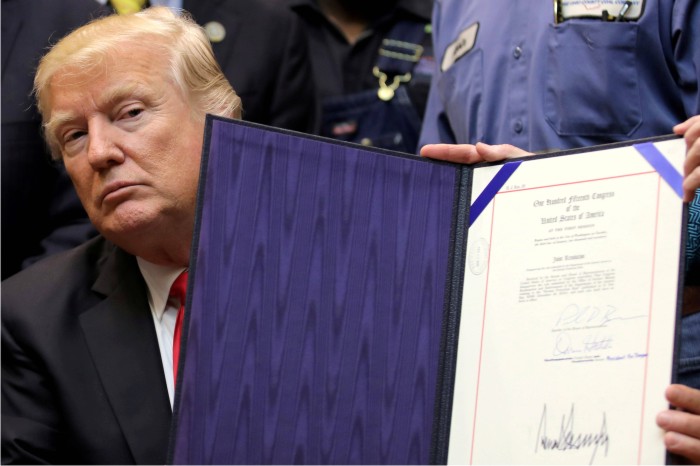Trump, el doble y la mitad 1 Donald Trump Cordon