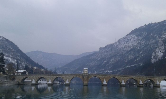 La parálisis bosnia 2 001