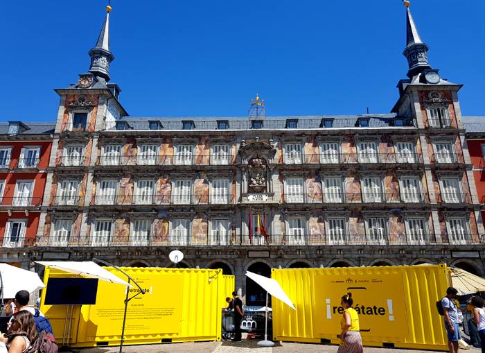 Nueve millones de fotografías de la Plaza Mayor 1 19427571 1334857033249426 450859843 n