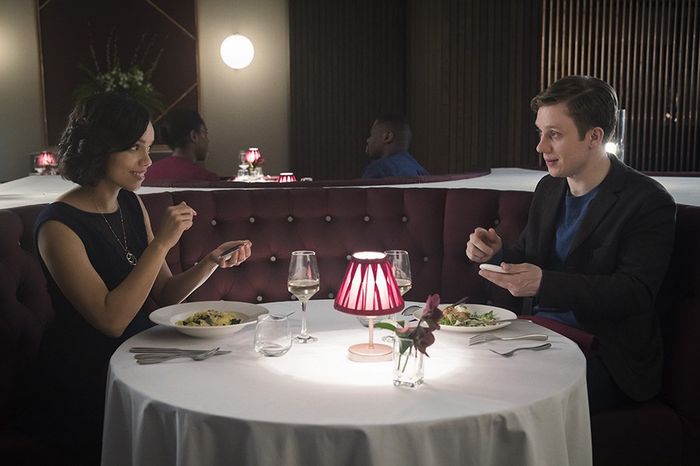 Black Mirror temporada 4: desde dentro 5 BlackMirror S4 HangTheDJ 00530 V1