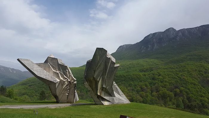 Monumentos para la reconciliación y el nacimiento del nuevo hombre socialista yugoslavo 2 Foto 2 pie tjentiste 1