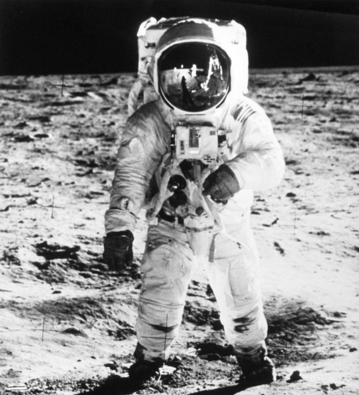 Neil Armstrong usaba Playtex 2 oie 7dEr1BHRwGGp