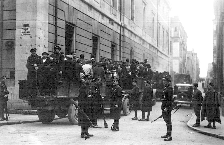 Trasladando a detinidos tras la revolución de Asturias 1934 DP
