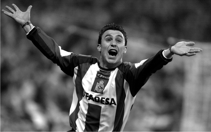 Sergio celebra el gol del Dépor frente al Real Madrid en la final de Copa del Rey de 2002. Foto Cordon Press.p