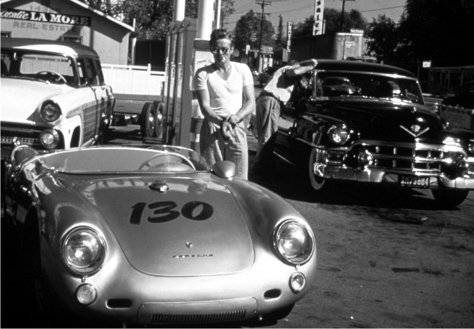 James Dean con su porsche «Little Bastard». Foto Corbis.p