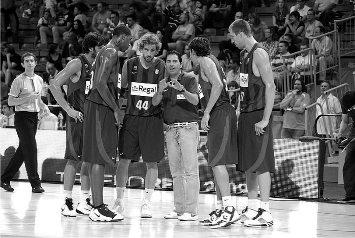 Xavi Pascual dando indicaciones al equipo. Foto Laia CCp