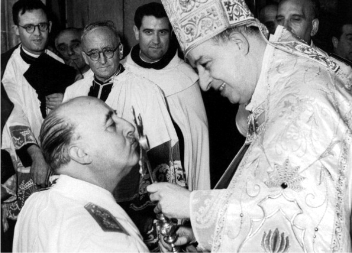 Francisco Franco y el beso. Foto DPpp