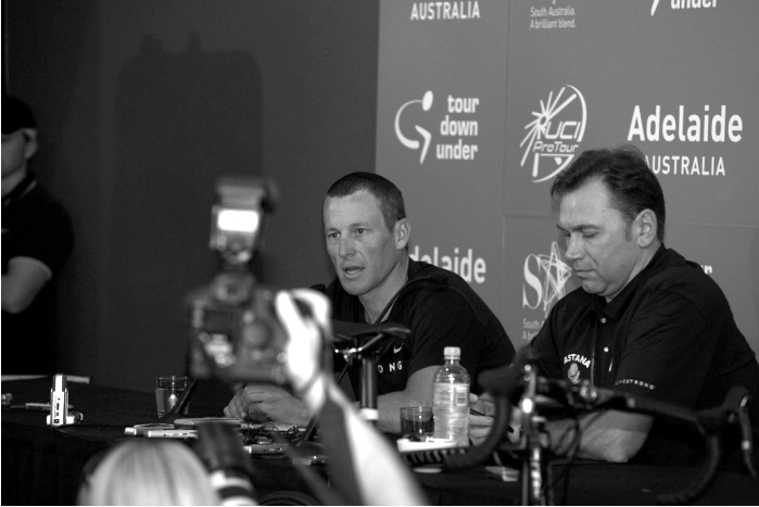 Lance Armstrong en una rueda de prensa. Foto Paul Coster CCp