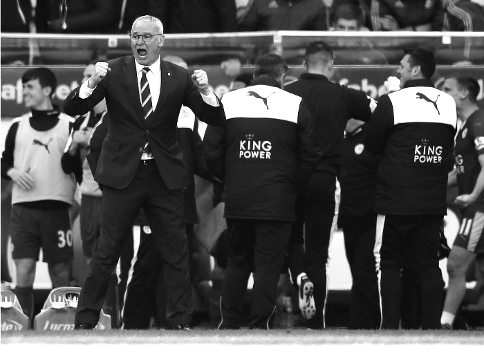 Claudio Ranieri en el banquillo del Leicester. Foto Cordon Press.p